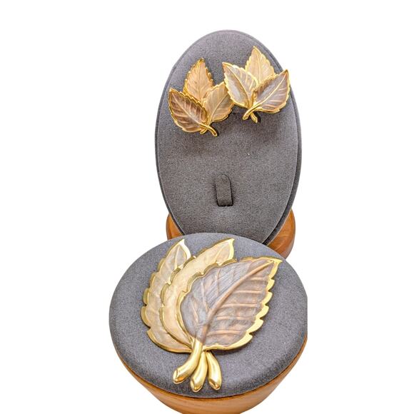 Gold Tone Metal & Neutral Painted Autumn Leaves Brooch & Pierced Earring Set - Picture 6 of 9